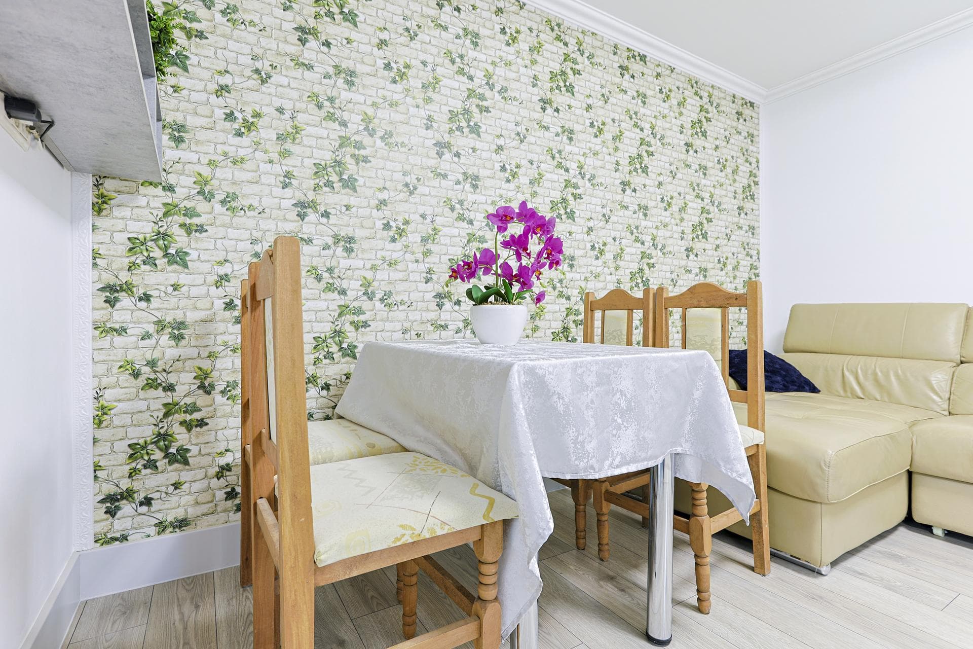 Apartament cu 2 dormitoare — living